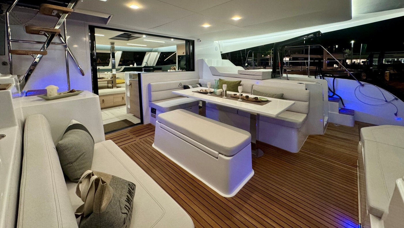 Aventura 45 cockpit evening 1400x790