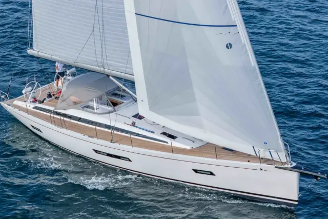 Iy 1698 bellissima esterni 04 italia yachts