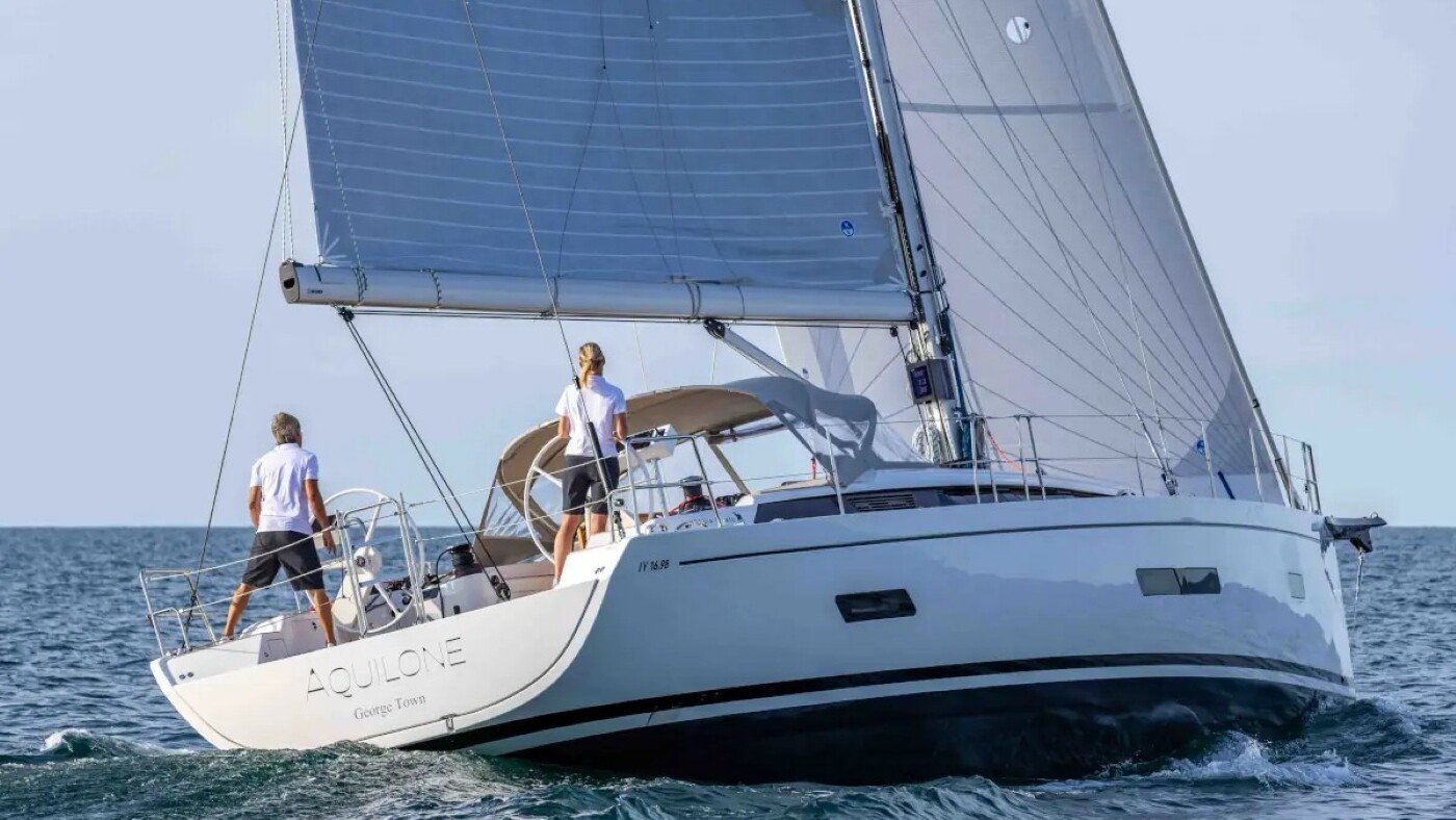 Iy 1698 bellissima esterni 05 italia yachts 1400x788