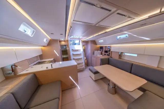 Iy 1698 bellissima interni 01 italia yachts