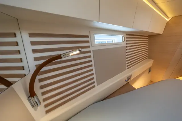 Iy 1698 bellissima interni 08 italia yachts