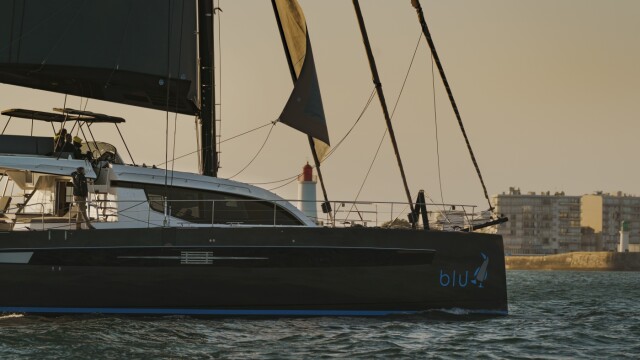 Privilege 650 sailing gold dsc2480 Ludovic FRUCHAUD 1400X788